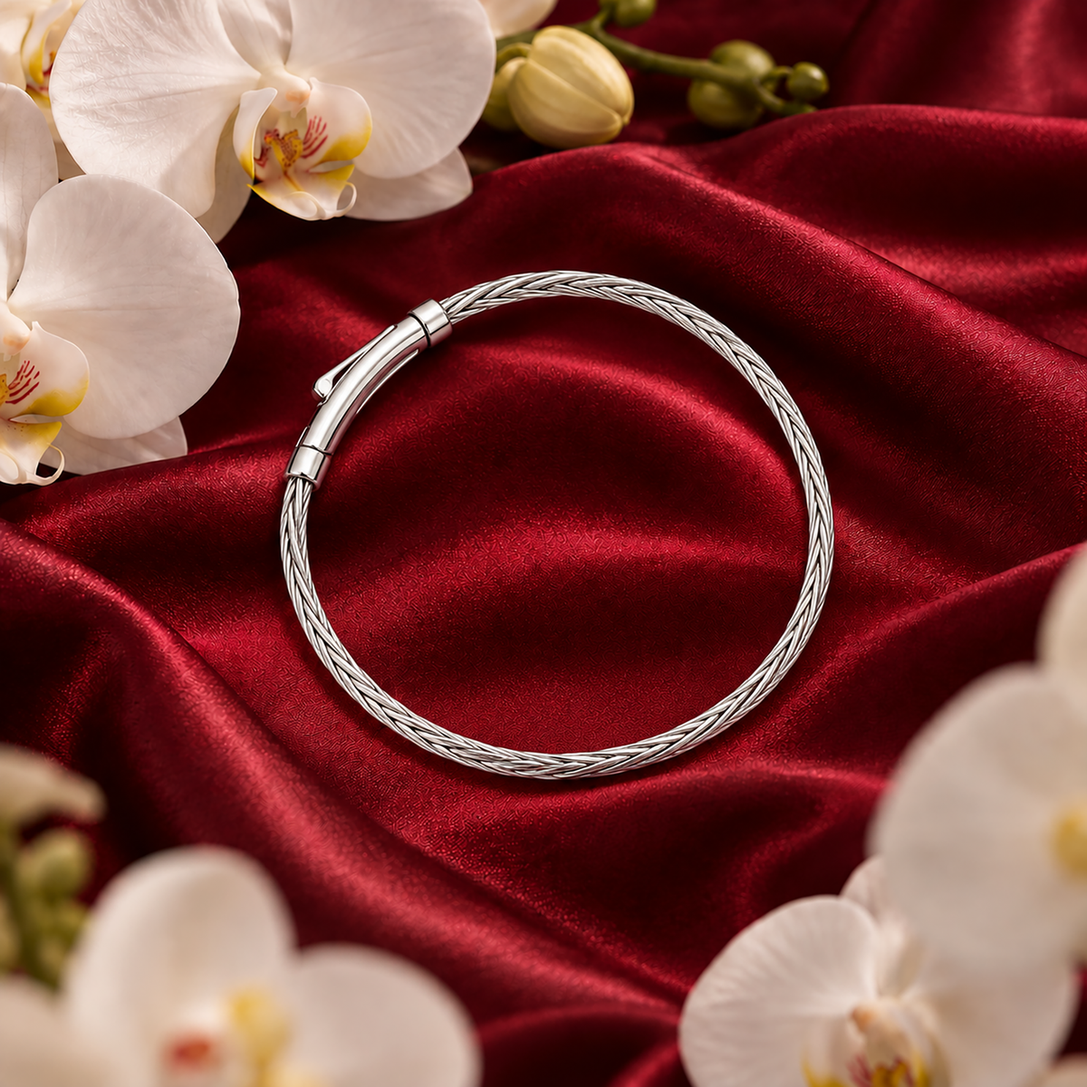 Silvoura Luxe Twist Bangel
