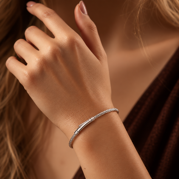 Silvoura Luxe Twist Bangel