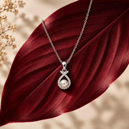Silvoura Pearl Embrace Pendant